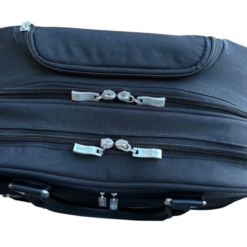 NWOT Baggallini Roller Bag Luggage Carry On Black - Picture 6 of 11